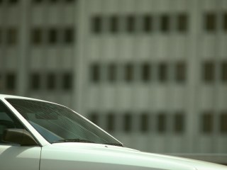 カラーで価格が異なりますか？